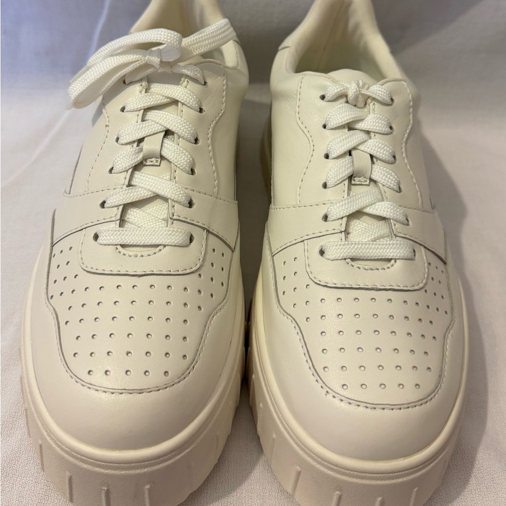 NWOB Lisa and Vicky Pal-V White Platform Sneakers Sz 8